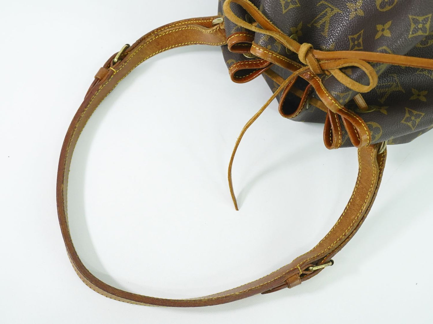 LOUIS VUITTON ノエ モノグラム ショルダーバッグ M42224