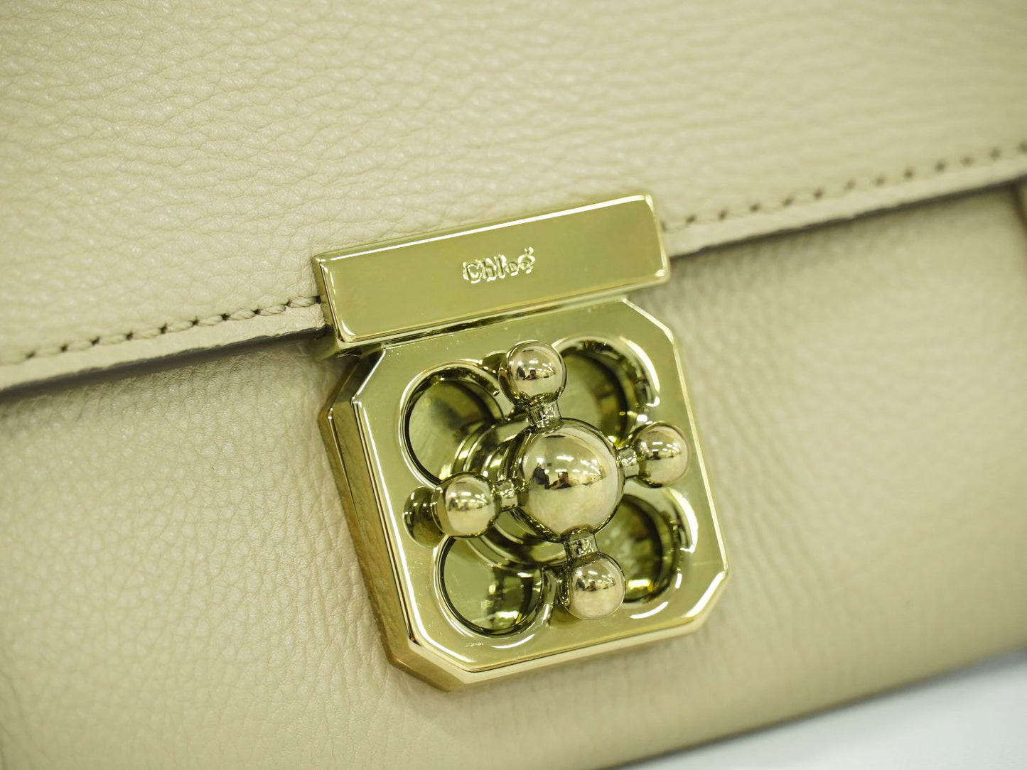 Chloe エルシー 折財布 ベージュ