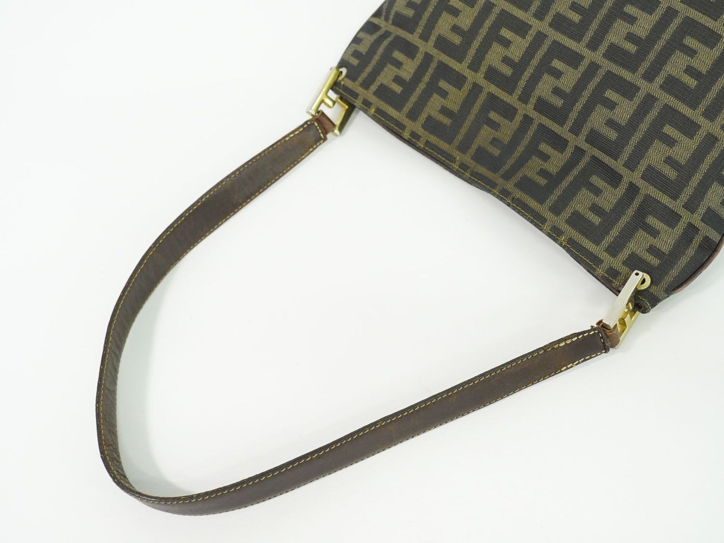 FENDI ズッカ ショルダーバッグ ブラウン