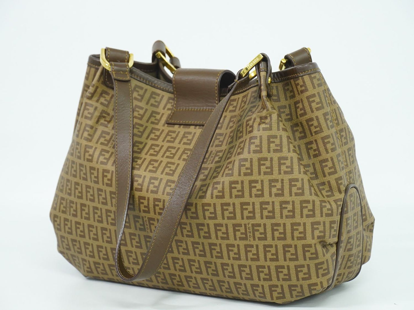 FENDI ズッキーノ ショルダーバッグ ブラウン