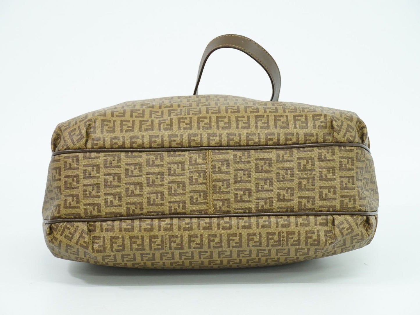 FENDI ズッキーノ ショルダーバッグ ブラウン