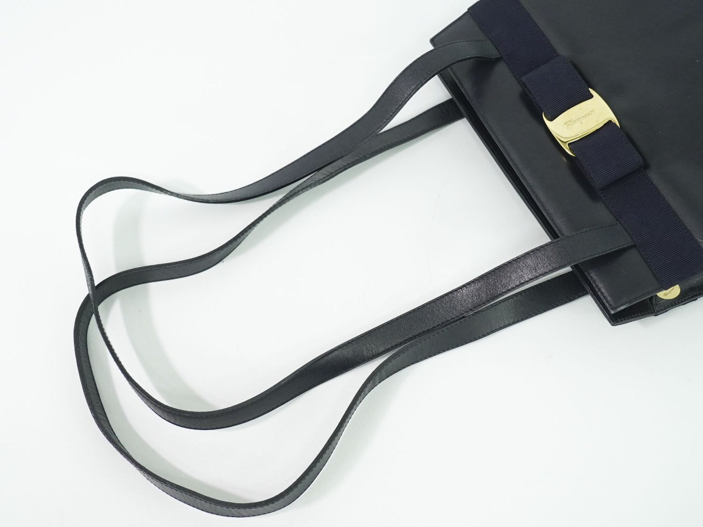 Salvatore Ferragamo ヴァラ ショルダーバッグ ネイビー