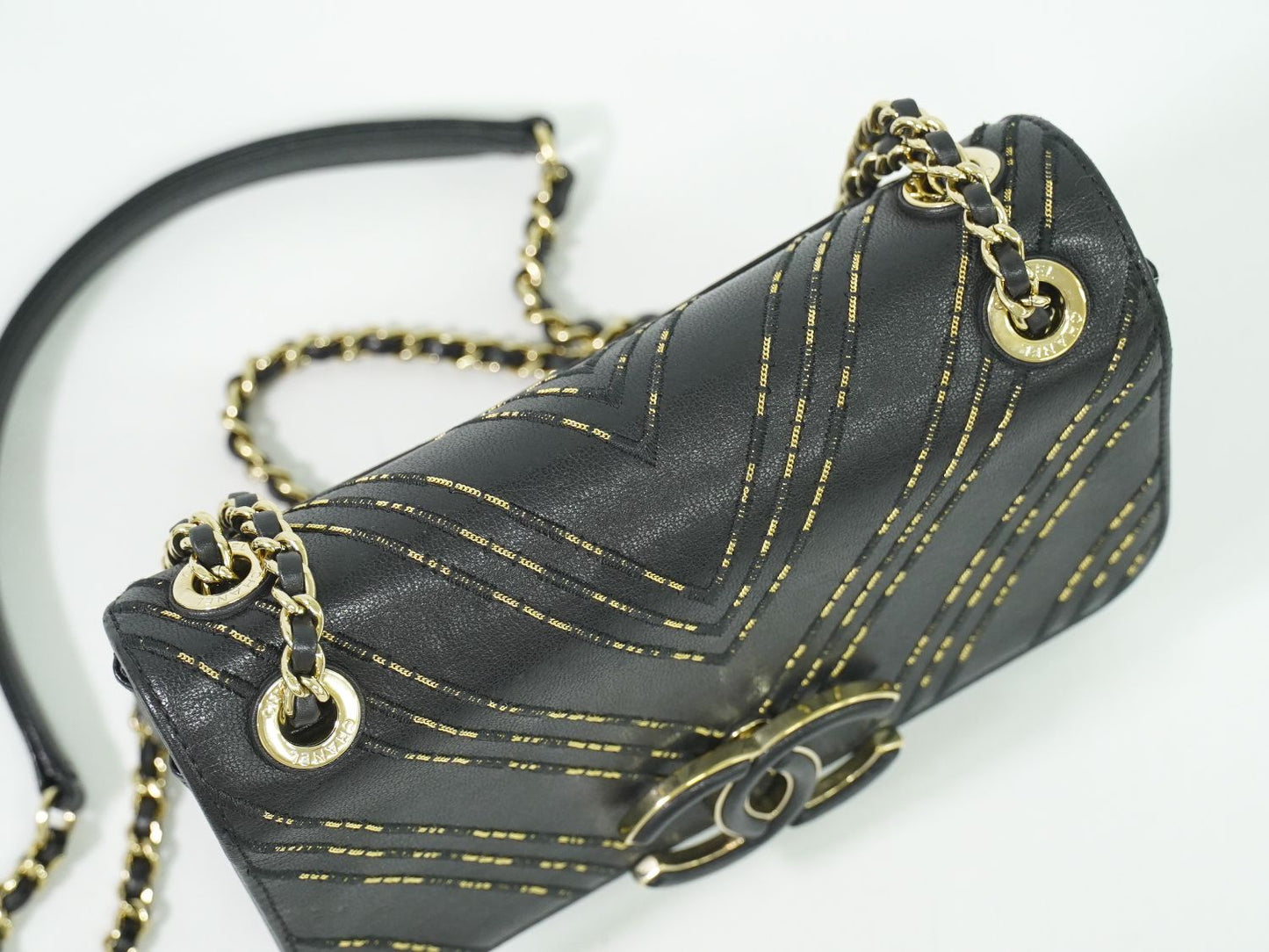 CHANEL ココマーク Vステッチ ショルダーバッグ ブラック