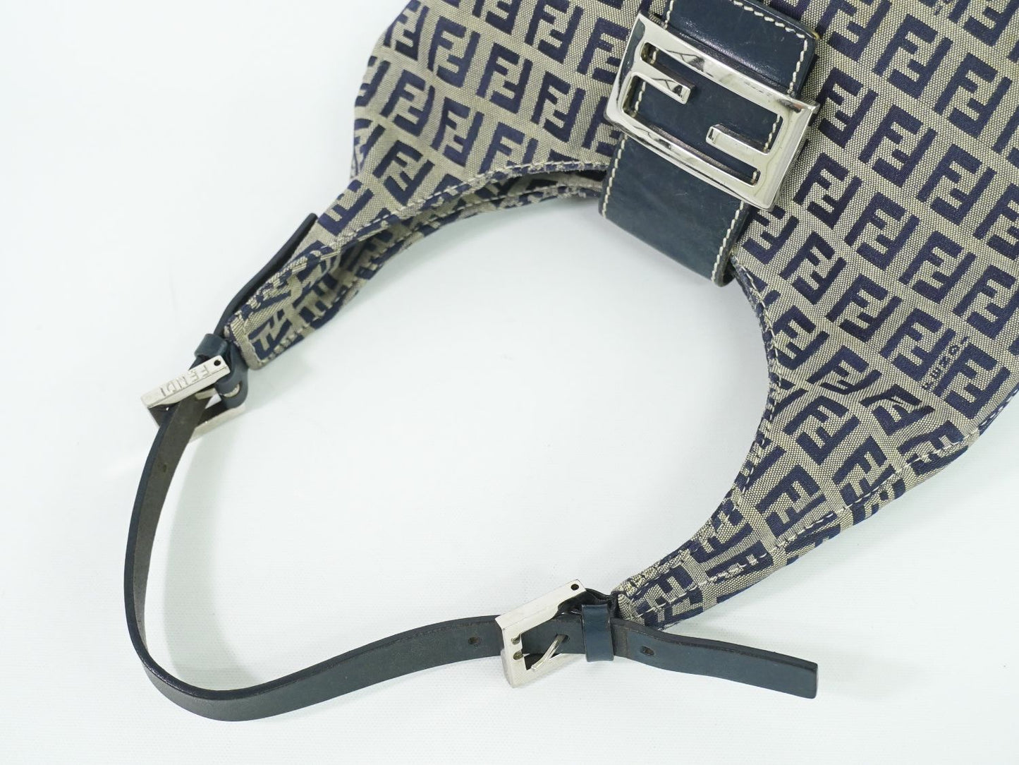 FENDI ズッキーノ ショルダーバッグ ネイビー