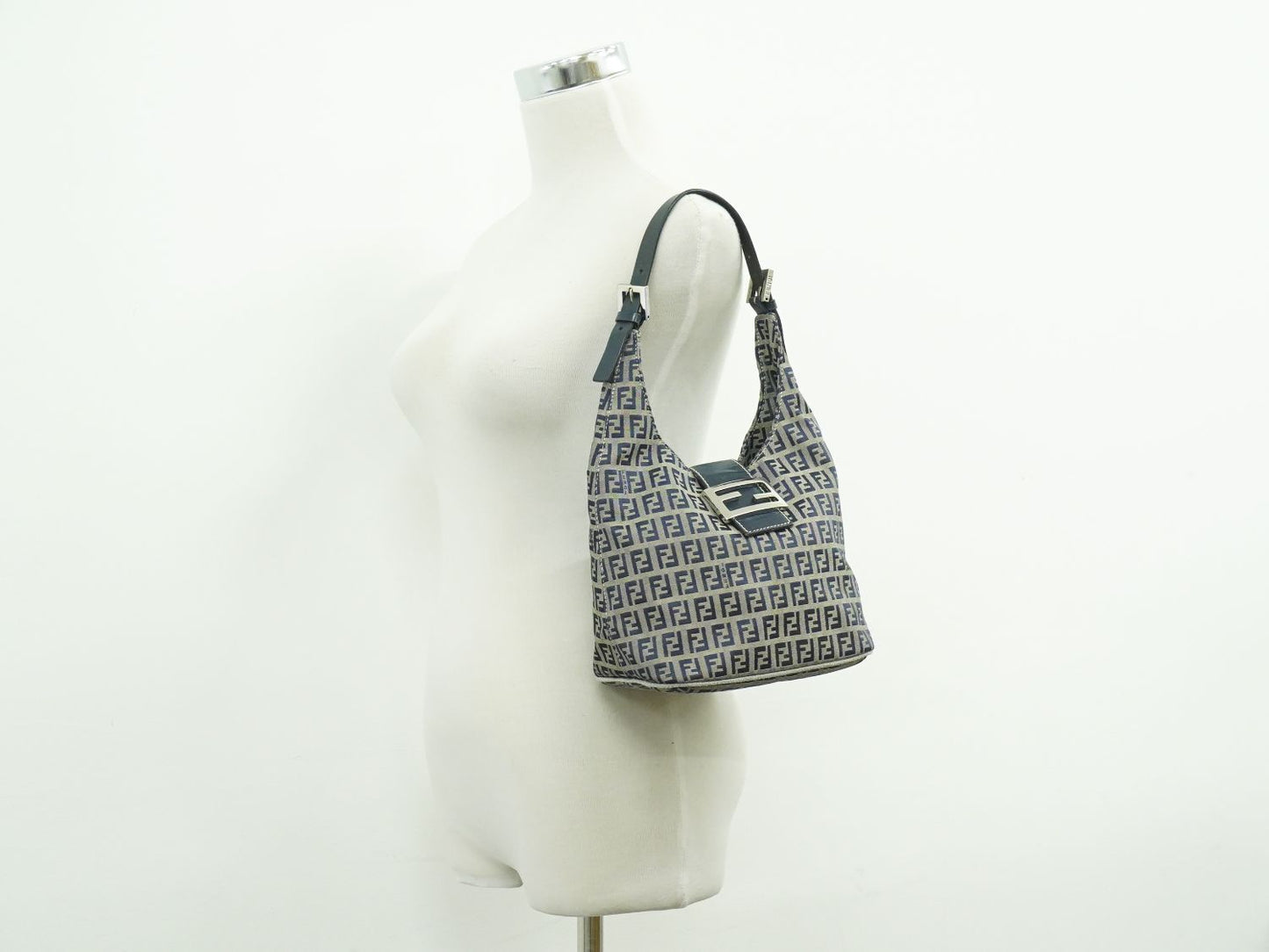 FENDI ズッキーノ ショルダーバッグ ネイビー