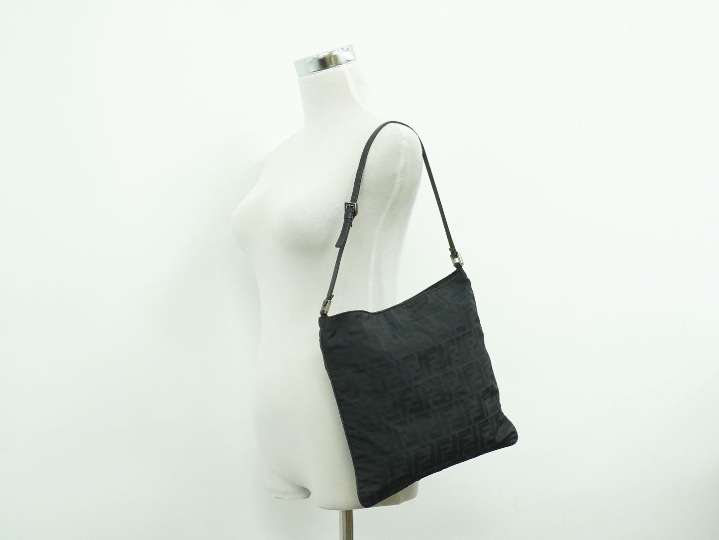 FENDI ズッカ ショルダーバッグ ブラック