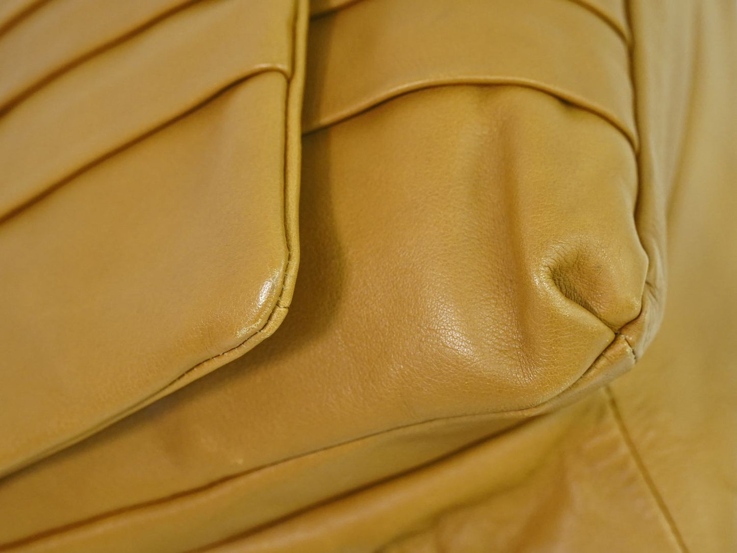 ANYA HINDMARCH ショルダーバッグ ブラウン