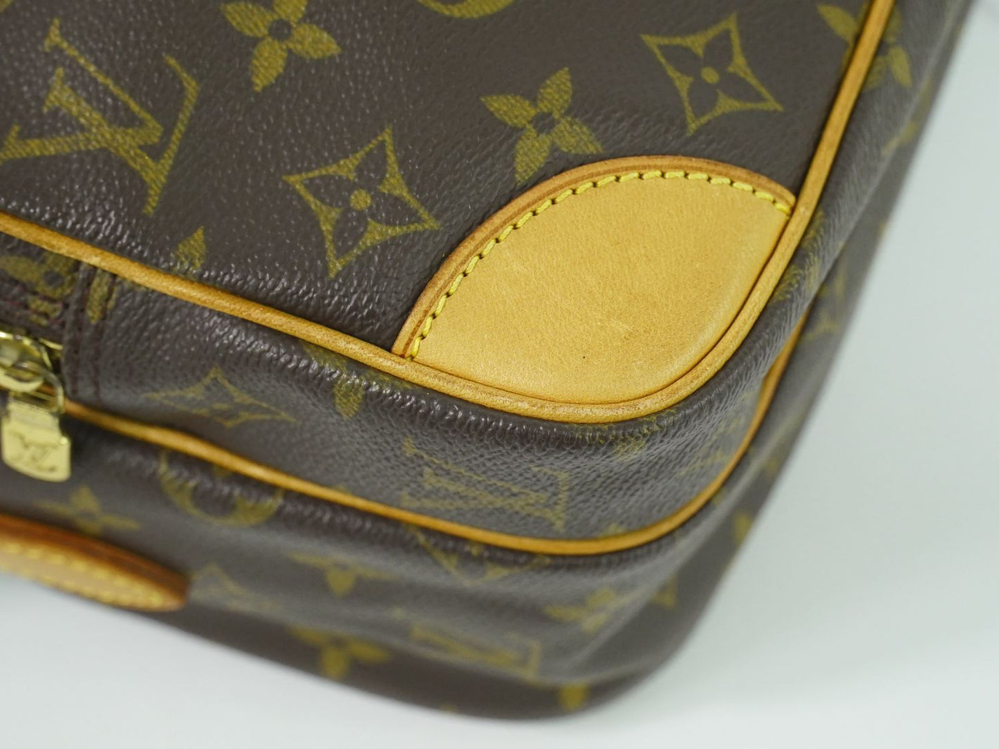LOUIS VUITTON ナイル モノグラム ショルダーバッグ M45244