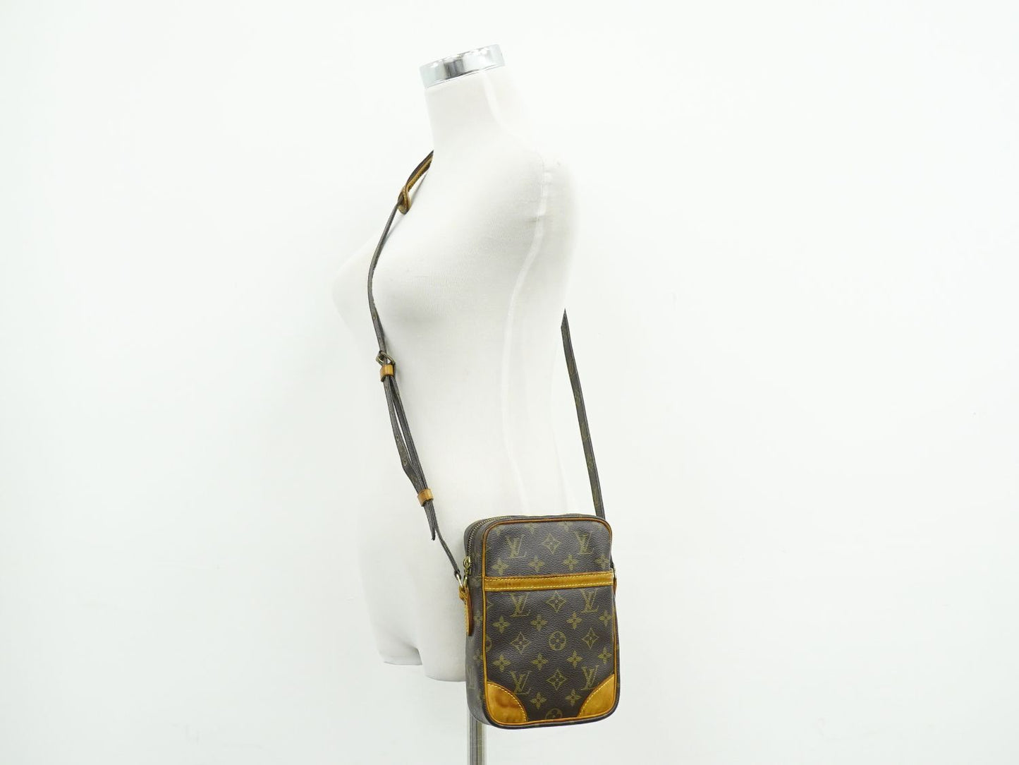 LOUIS VUITTON ダヌーブ モノグラム ショルダーバッグ M45266