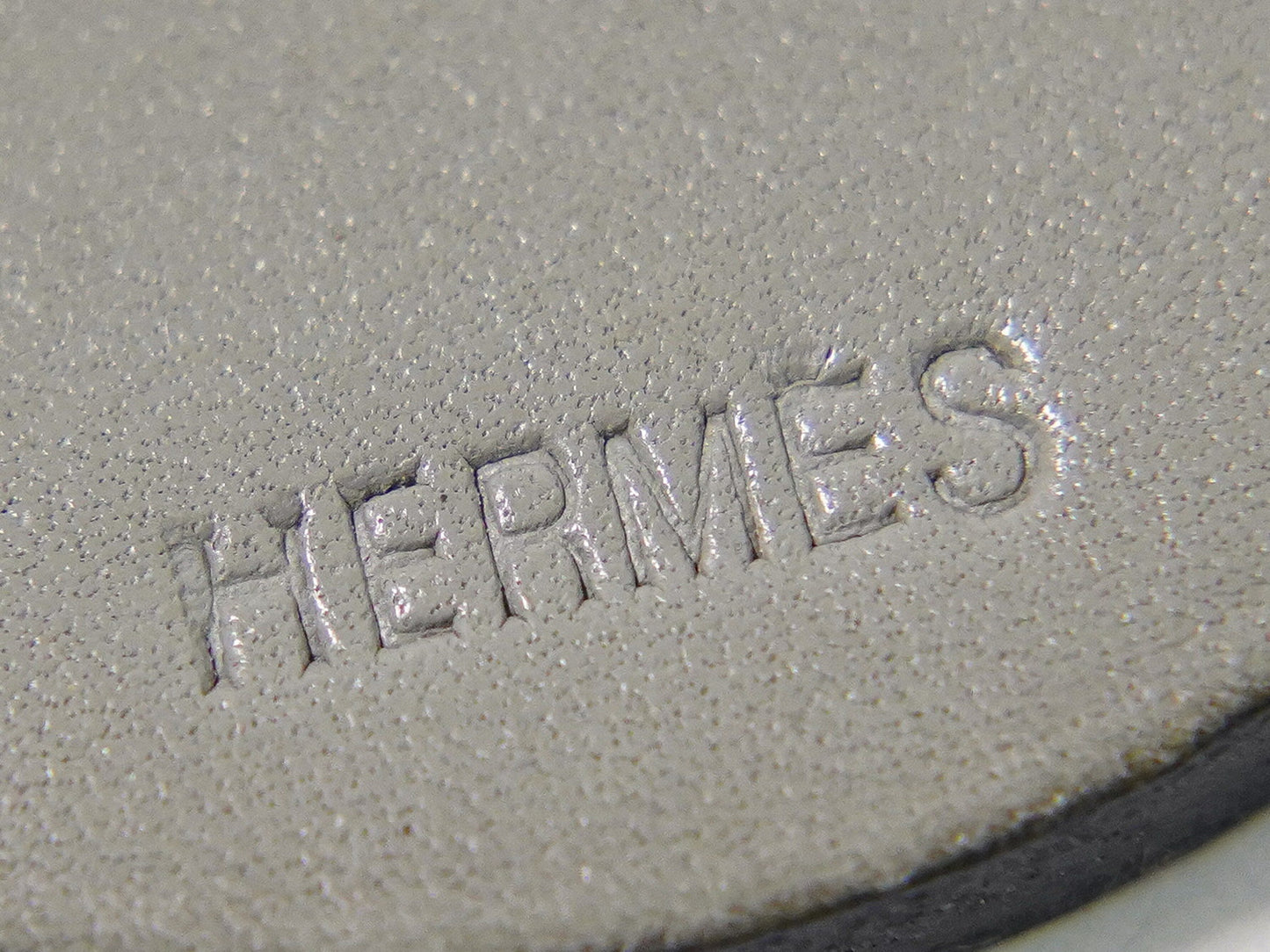 HERMES ウサギ キーホルダー バッグチャーム レザー 925 グレー