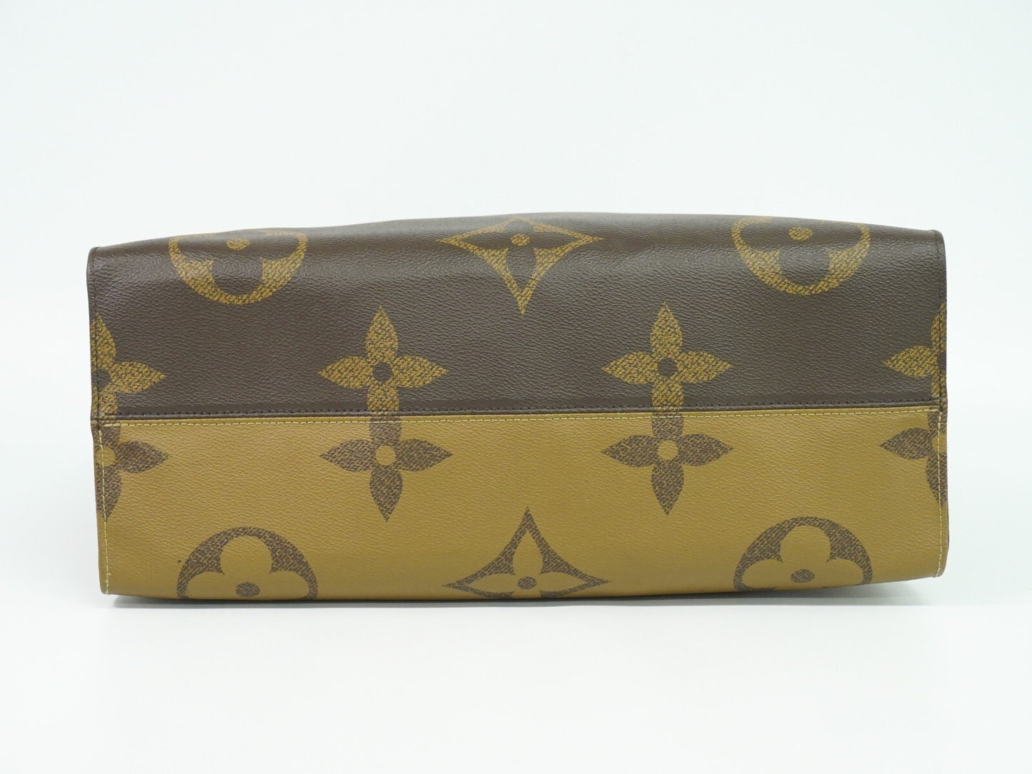 LOUIS VUITTON LV オンザゴー GM ジャイアント モノグラム リバース M45320