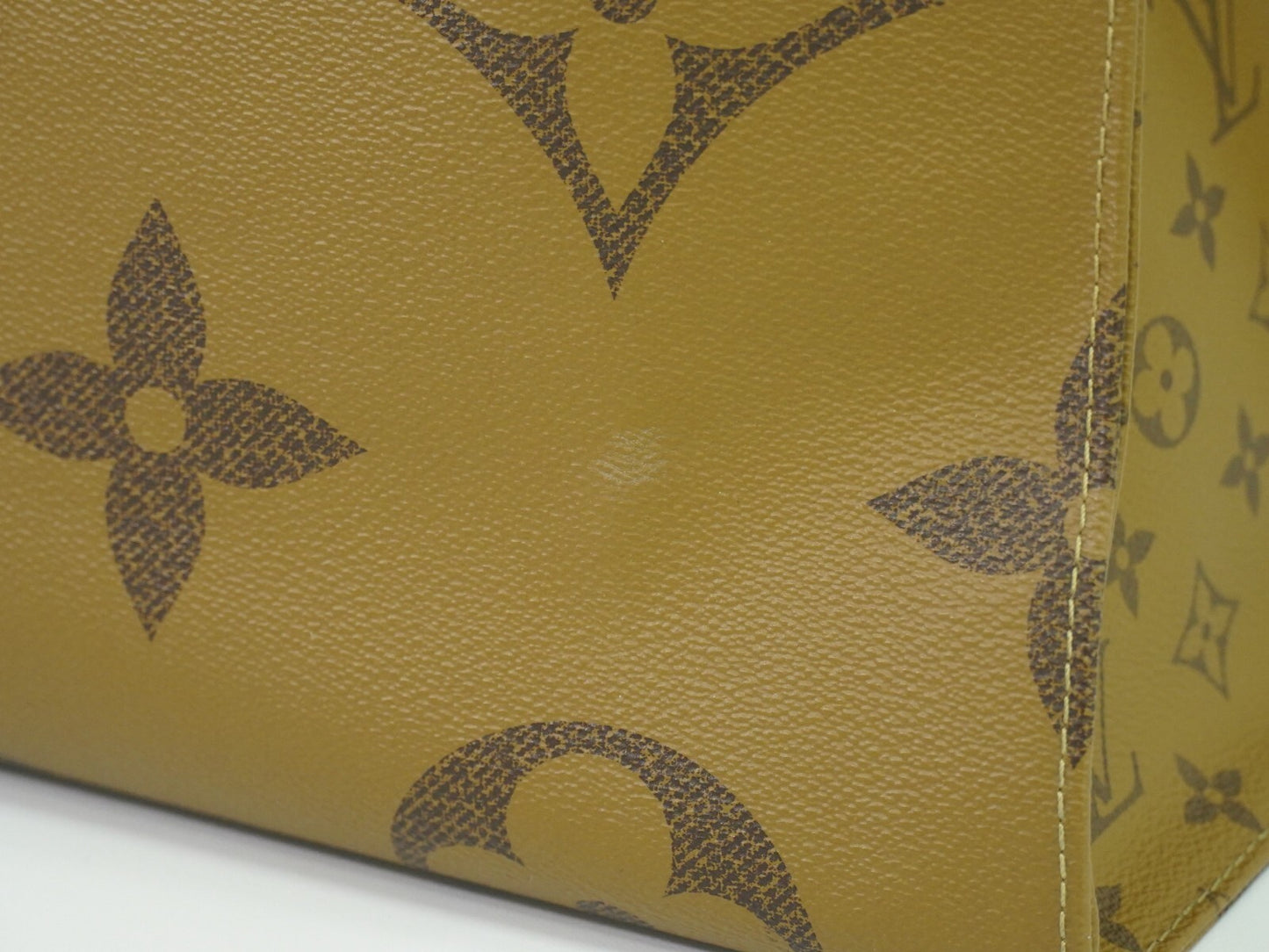 LOUIS VUITTON LV オンザゴー GM ジャイアント モノグラム リバース M45320