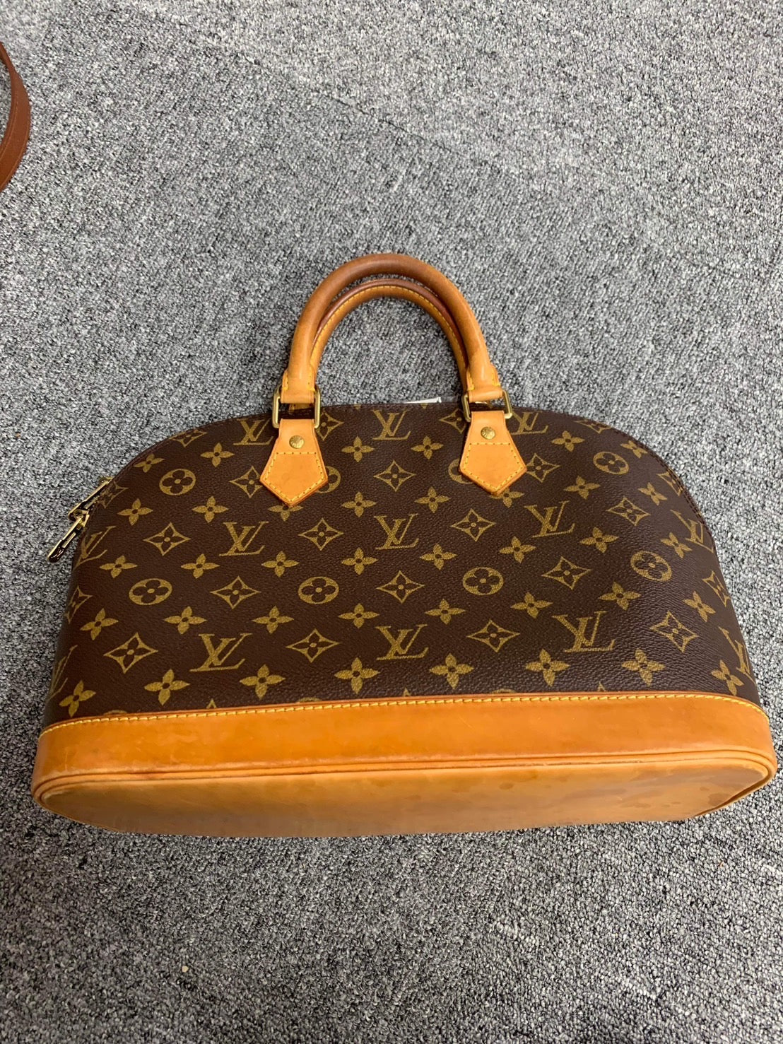 LOUIS VUITTON アルマ モノグラム