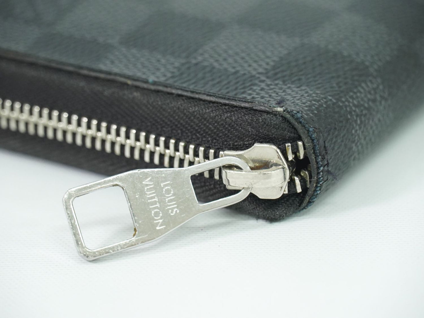 LOUIS VUITTON ジッピー オーガナイザー ダミエ グラフィット 長財布 N63077