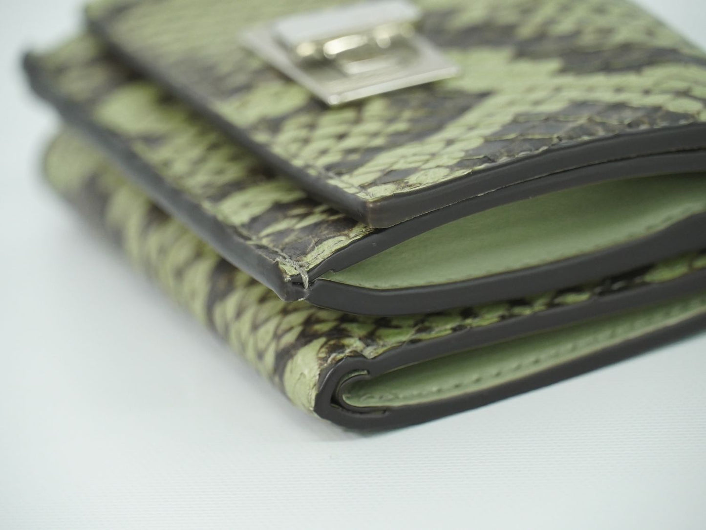 FENDI ピーカブー 折財布 グリーン系 ブラウン 8M0426