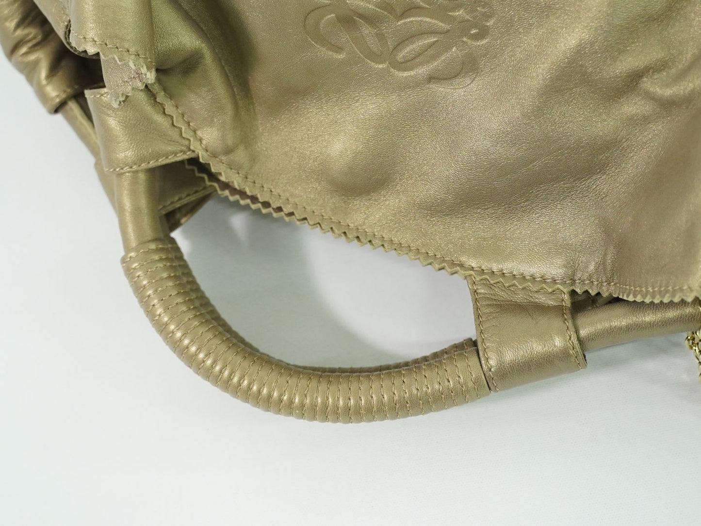 LOEWE ナッパアイレ ハンドバッグ ゴールド