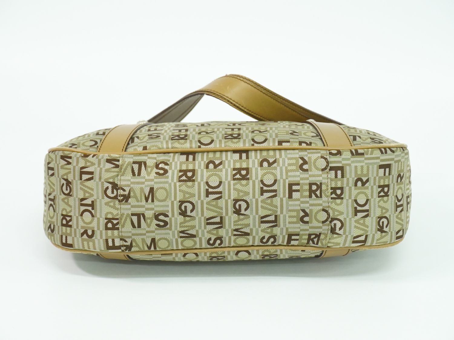 Salvatore Ferragamo ロゴ柄 ショルダーバッグ ベージュ ブラウン