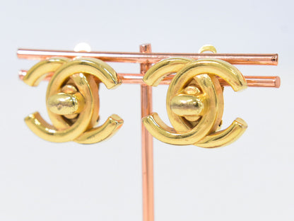 CHANEL ココマーク ターンロック イヤリング GP ゴールド