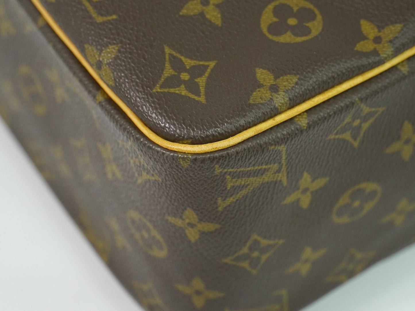 LOUIS VUITTON シテ GM モノグラム ショルダーバッグ M51181
