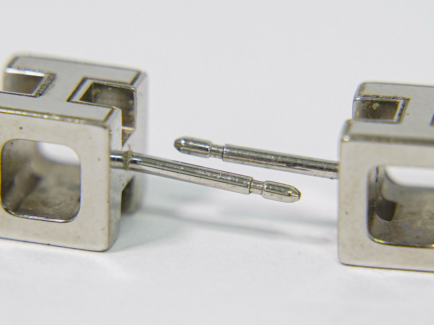 HERMES Hキューブ ピアス メタル シルバー金具 ピンク