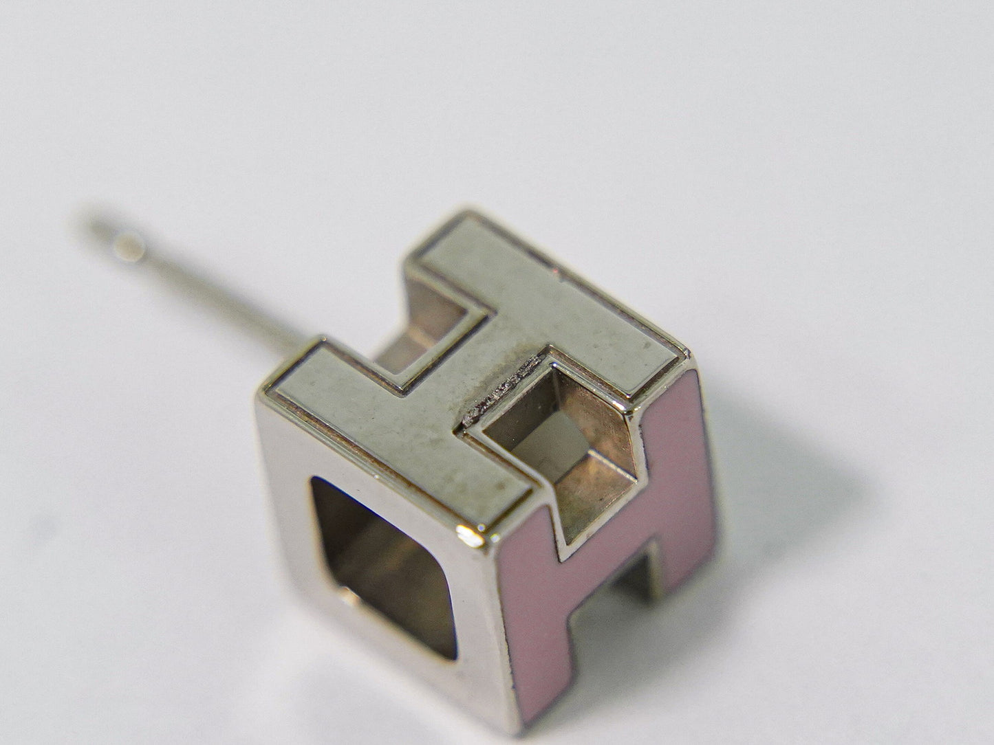 HERMES Hキューブ ピアス メタル シルバー金具 ピンク