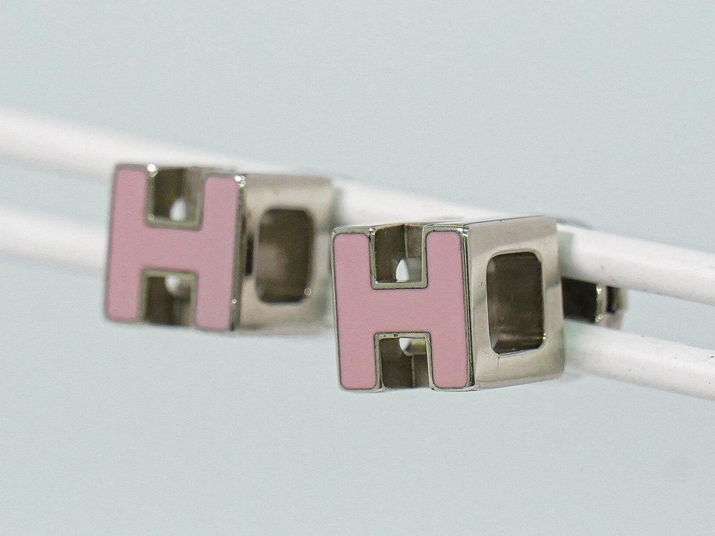 HERMES Hキューブ ピアス メタル シルバー金具 ピンク