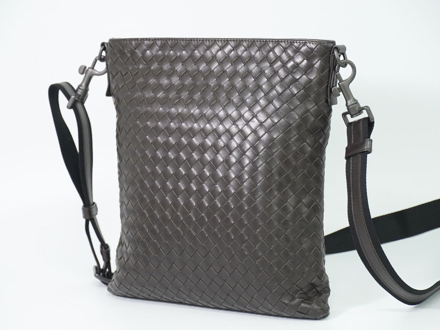 BOTTEGA VENETA イントレチャート ショルダーバッグ ブラウン