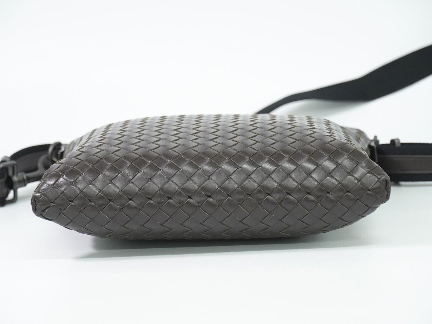 BOTTEGA VENETA イントレチャート ショルダーバッグ ブラウン