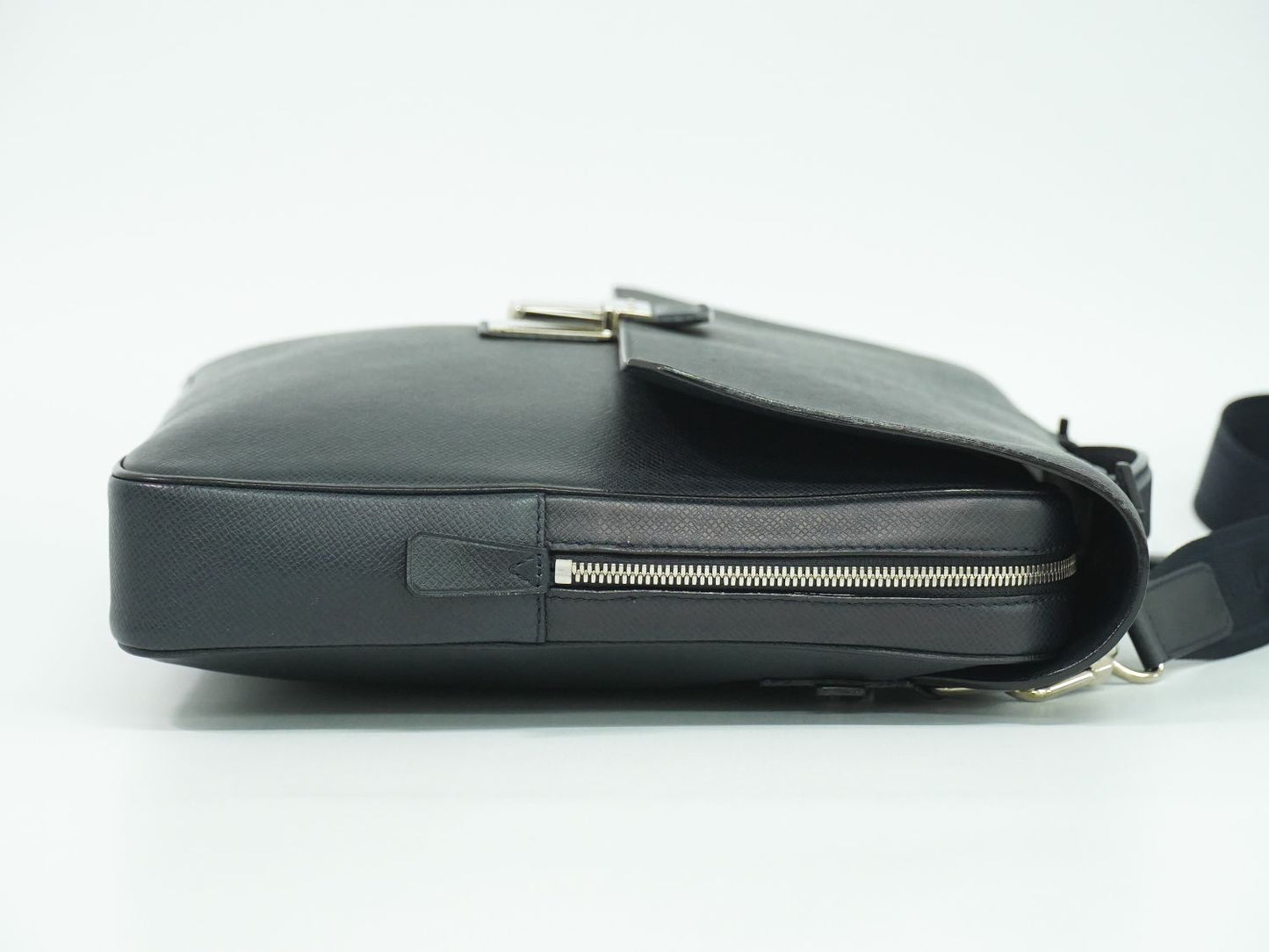 LOUIS VUITTON ヴァシリ PM タイガ レザー 2WAY ショルダーバッグ ボレアル M32640