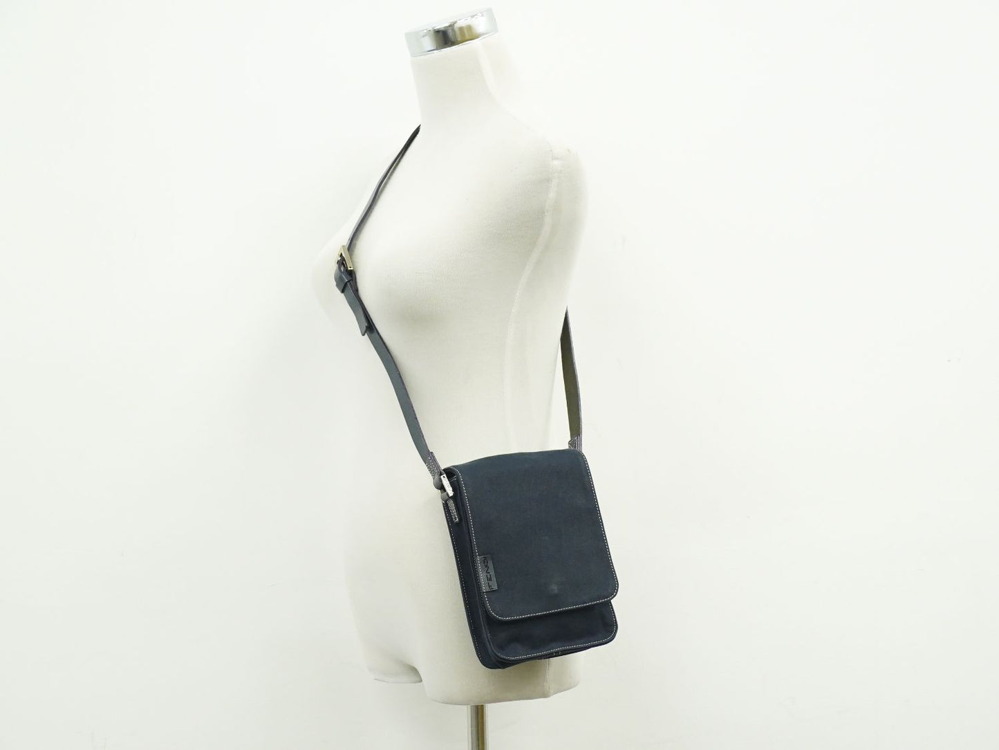 FENDI ショルダーバッグ ネイビー 16071