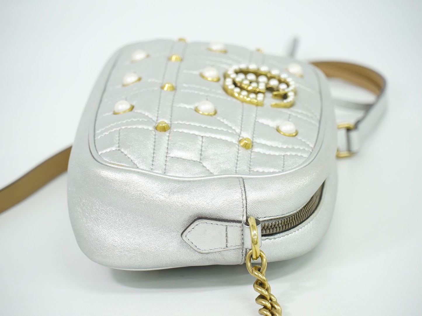 GUCCI GGマーモント ショルダーバッグ シルバー 447632