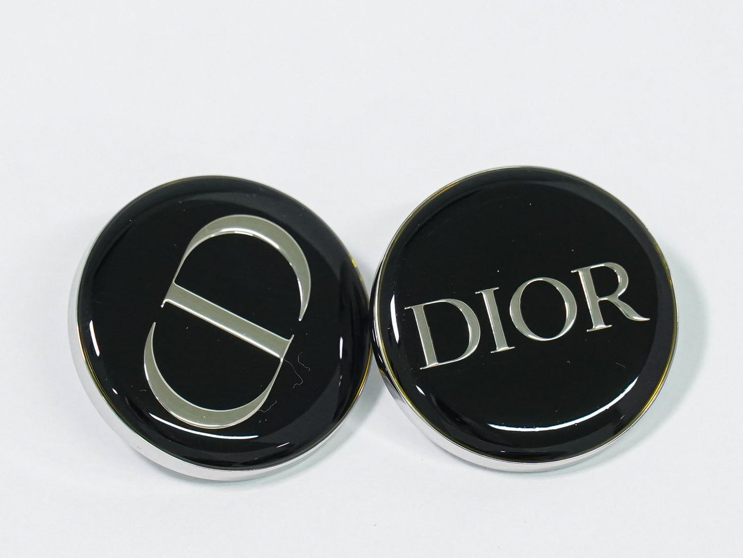 Dior ロゴ ビーモチーフ ピンバッジ 4点セット ノベルティ メタル ブラック ネイビー シルバー