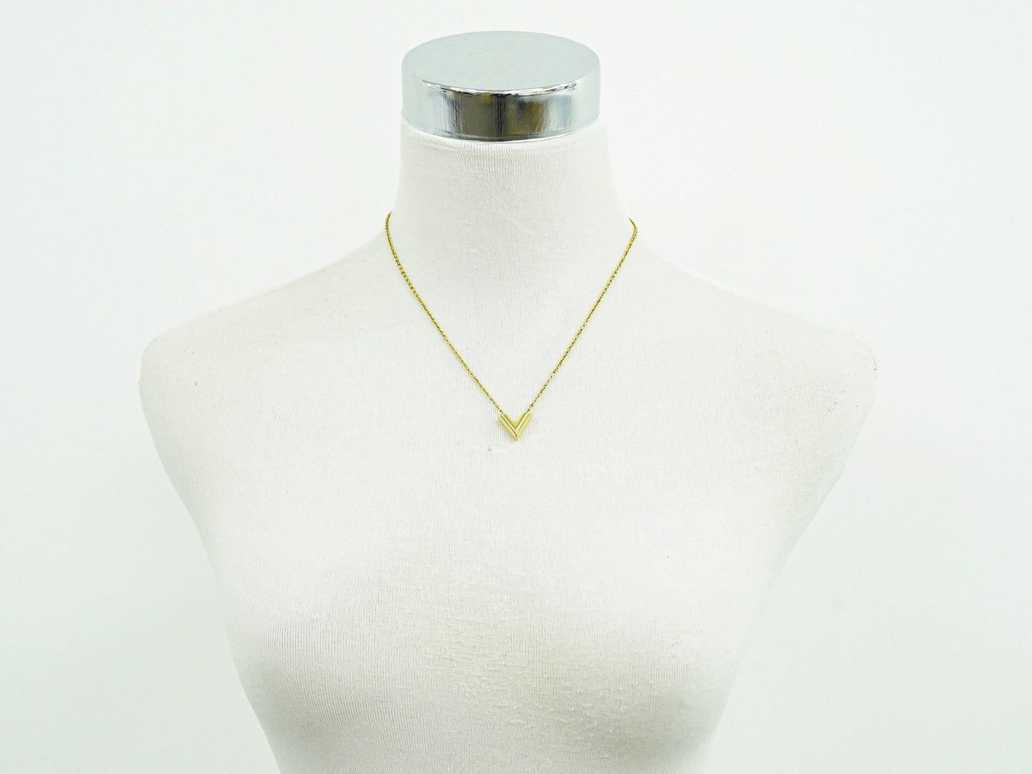 LOUIS VUITTON エセンシャル V ネックレス GP ゴールド M61083