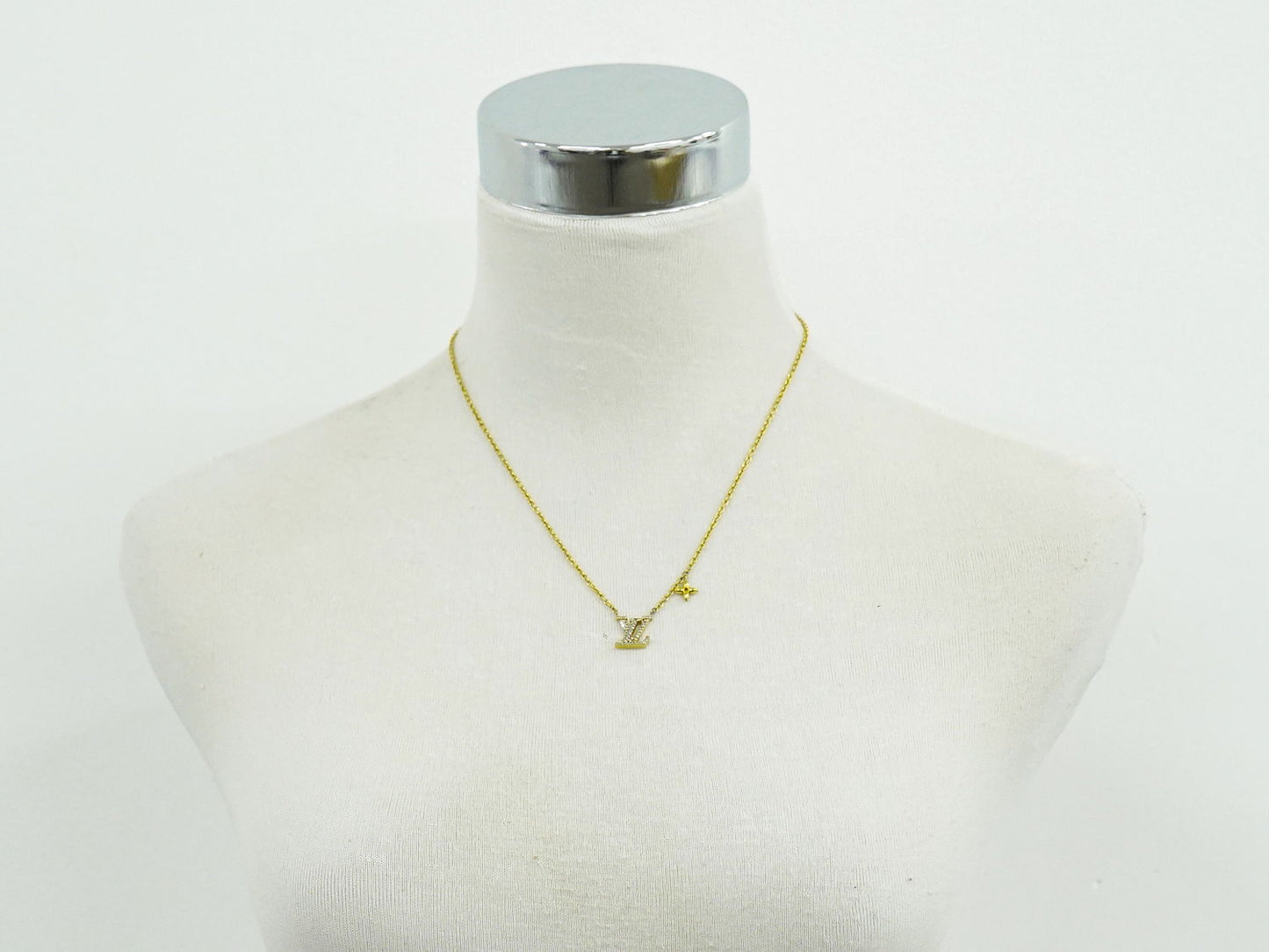 LOUIS VUITTON コリエ LV アイコニック ラインストーン ネックレス GP M00596