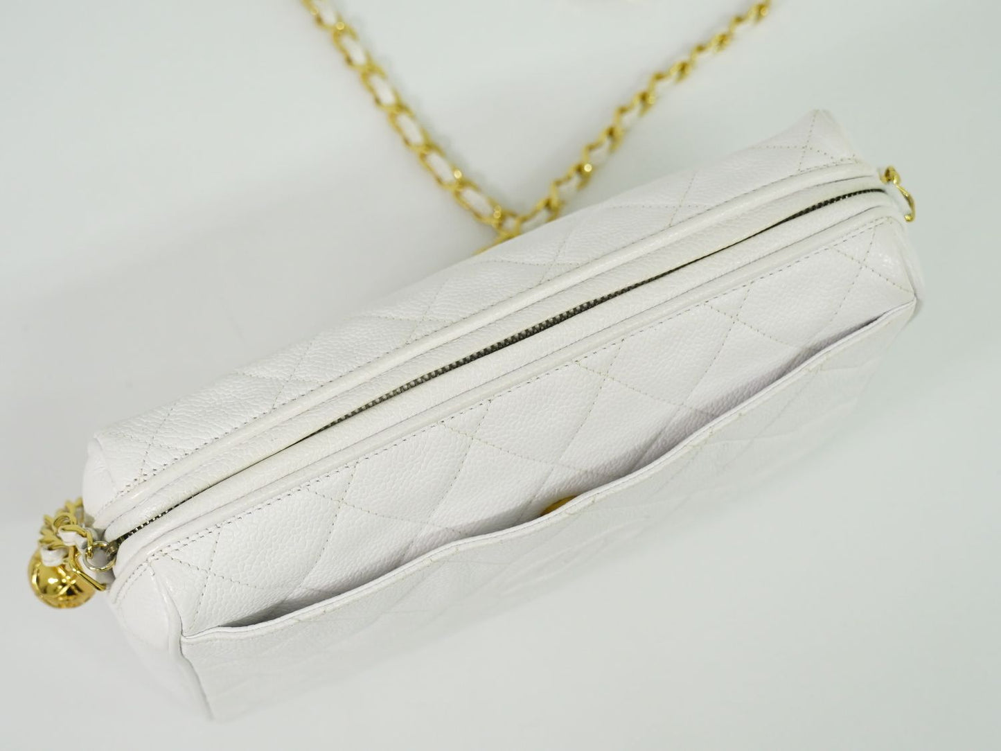 CHANEL ココマーク マトラッセ ショルダーバッグ ホワイト