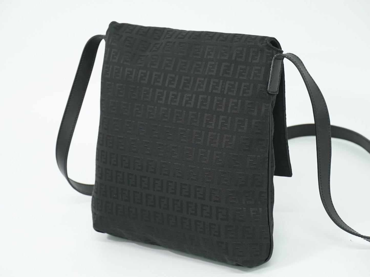 FENDI ズッキーノ ショルダーバッグ ブラック 8BT127