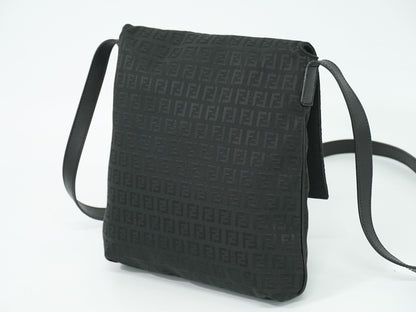 FENDI ズッキーノ ショルダーバッグ ブラック 8BT127