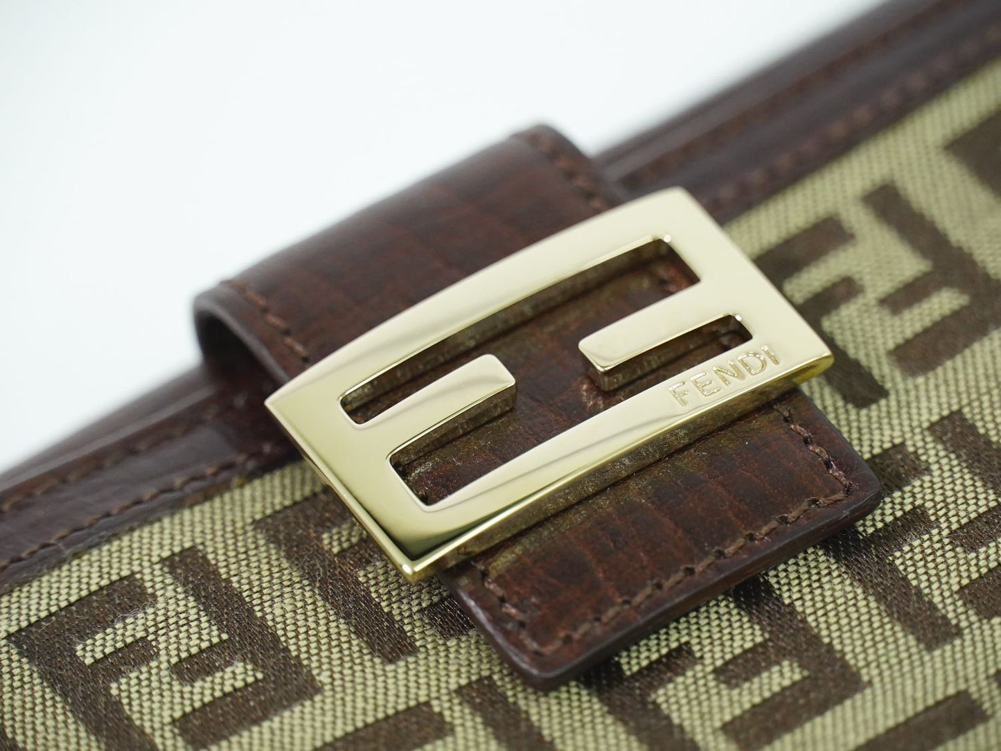 FENDI ズッキーノ 折財布 ベージュ ブラウン 8M0160