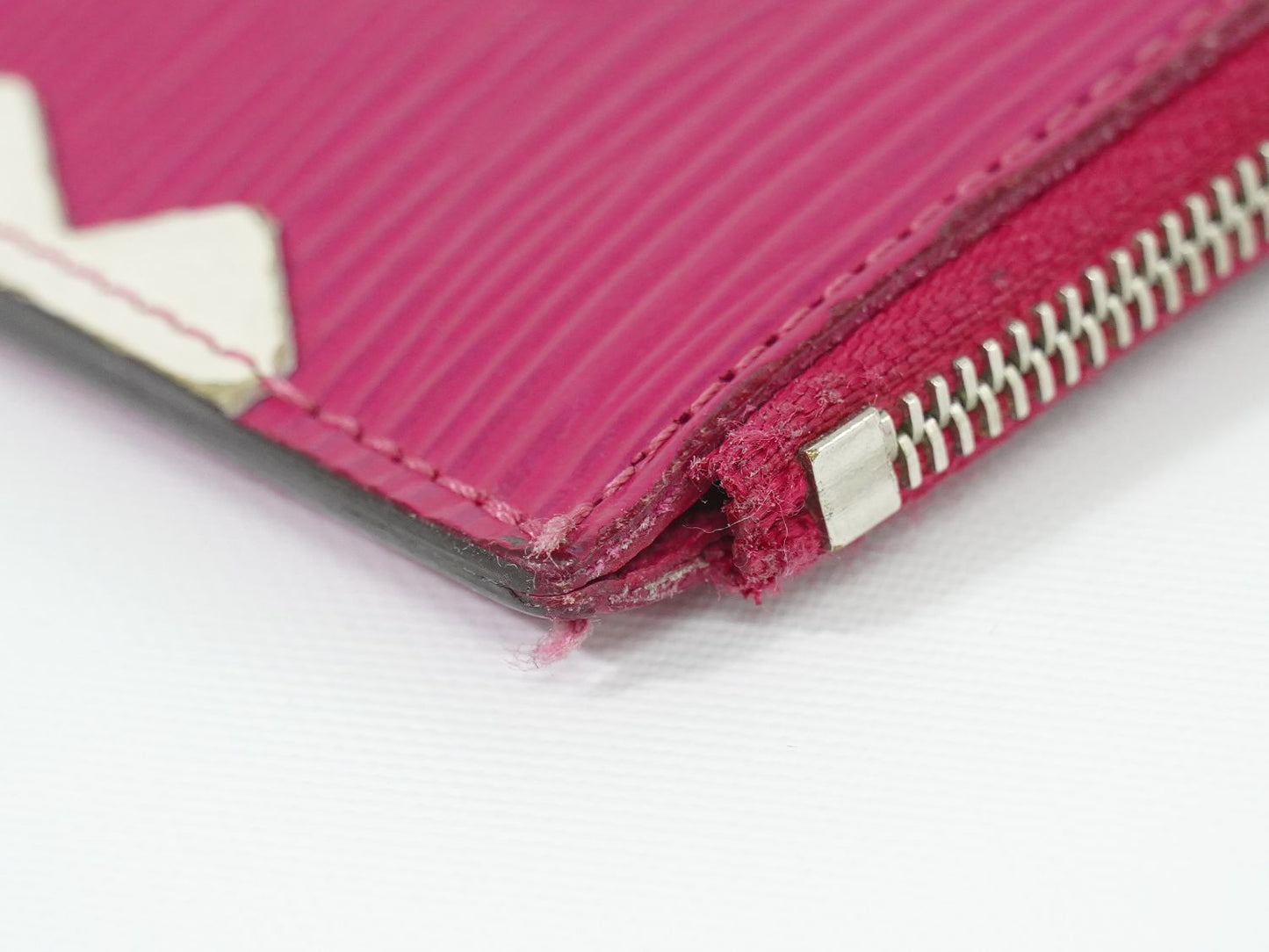 LOUIS VUITTON ポシェットクレ トライバルマスク エピ レザー コインケース ピヴォワンヌ M60788