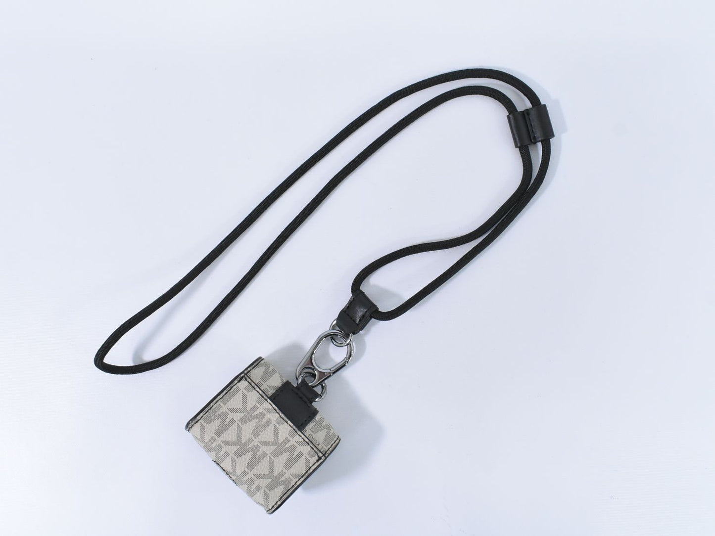 MICHAEL KORS MKシグネチャー AirPodsケース ベージュ ブラック