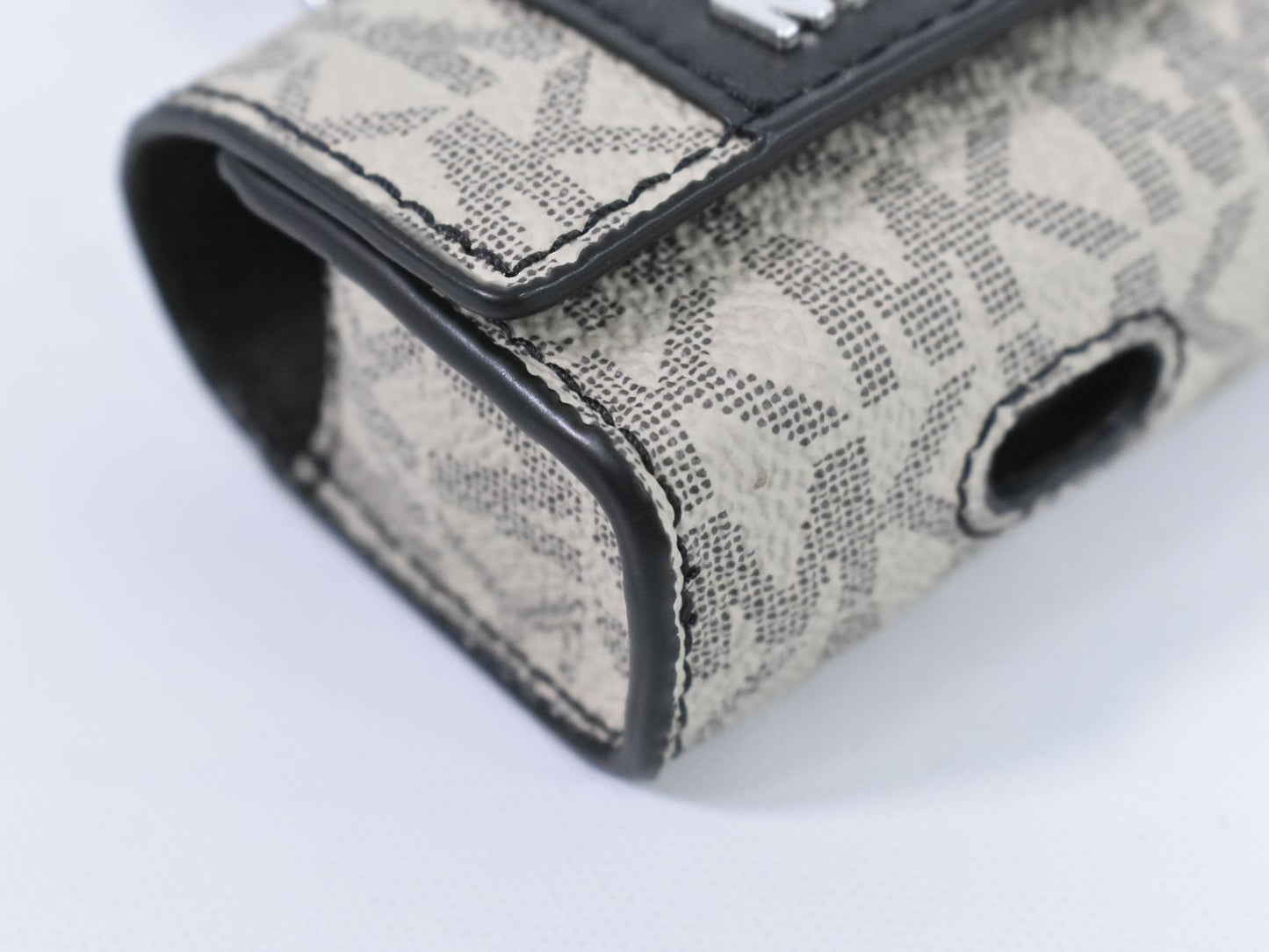 MICHAEL KORS MKシグネチャー AirPodsケース ベージュ ブラック