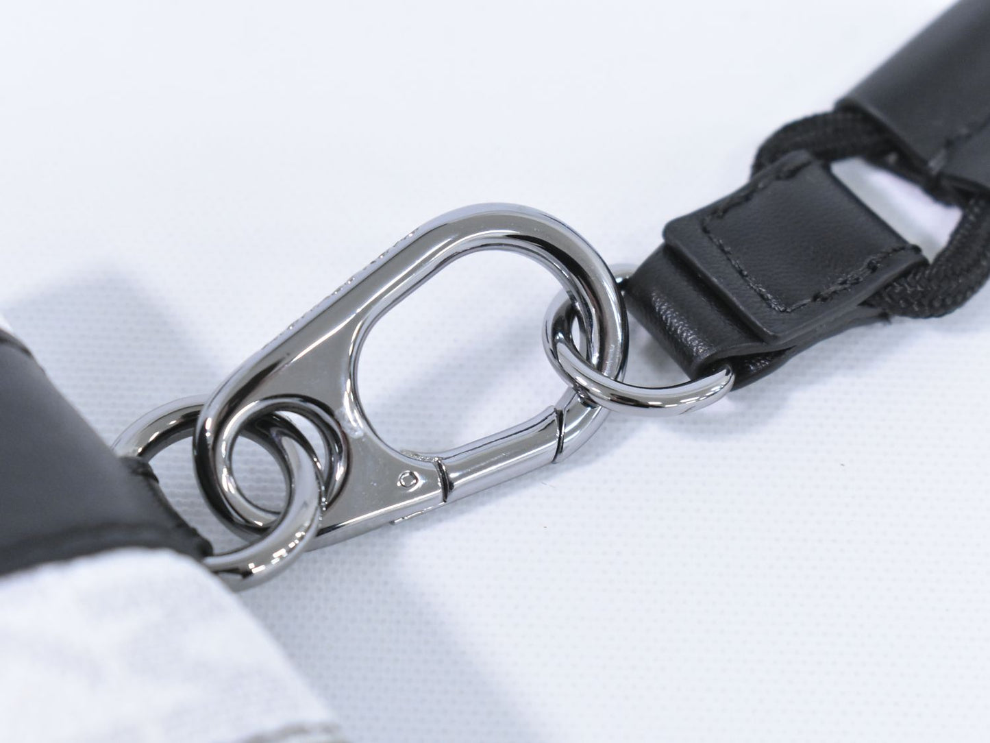 MICHAEL KORS MKシグネチャー AirPodsケース ホワイト ブラック