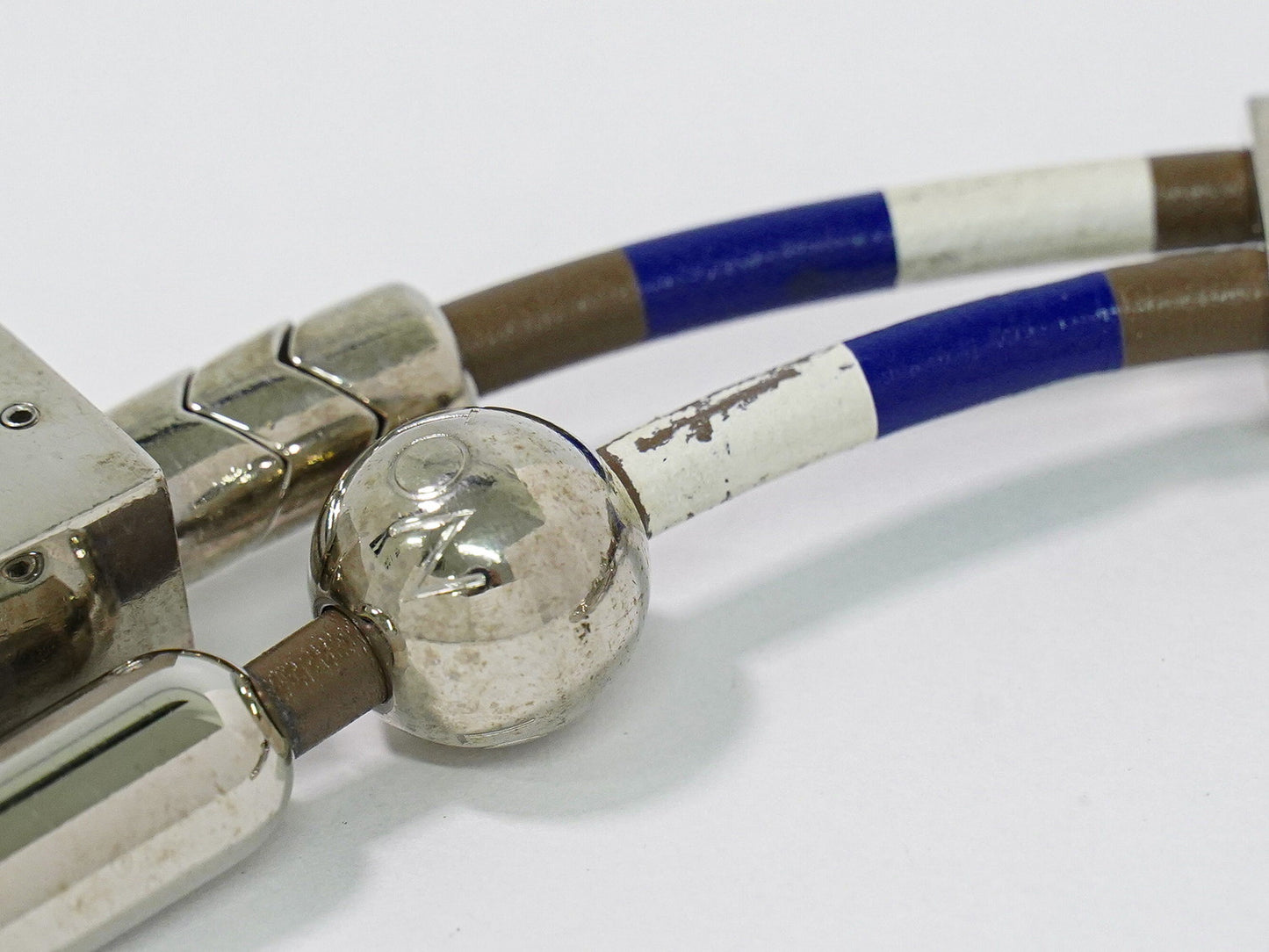 LOUIS VUITTON コーデッジ キーホルダー メタル レザー ブラウン MP1685