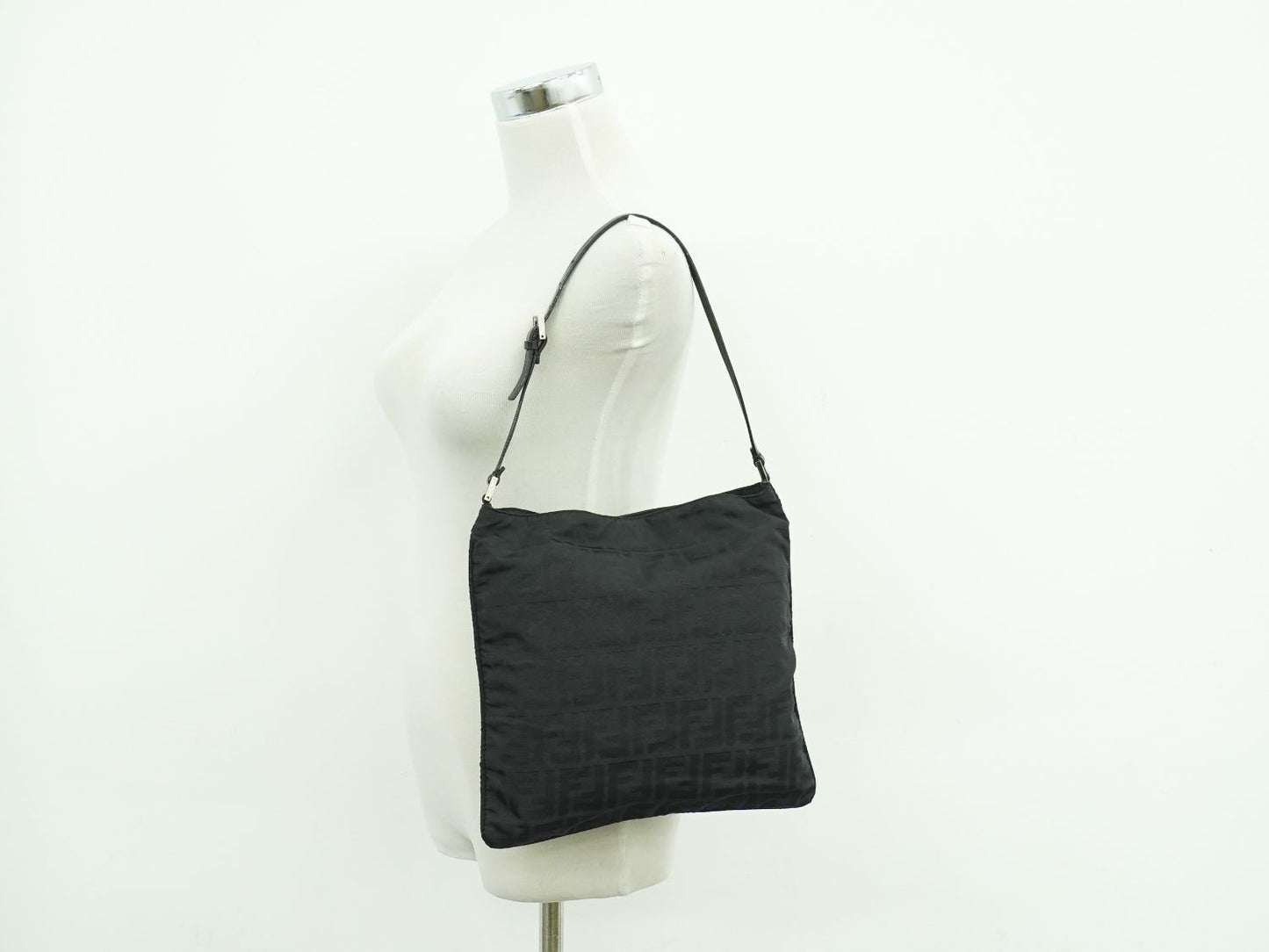 FENDI ズッカ ショルダーバッグ ブラック