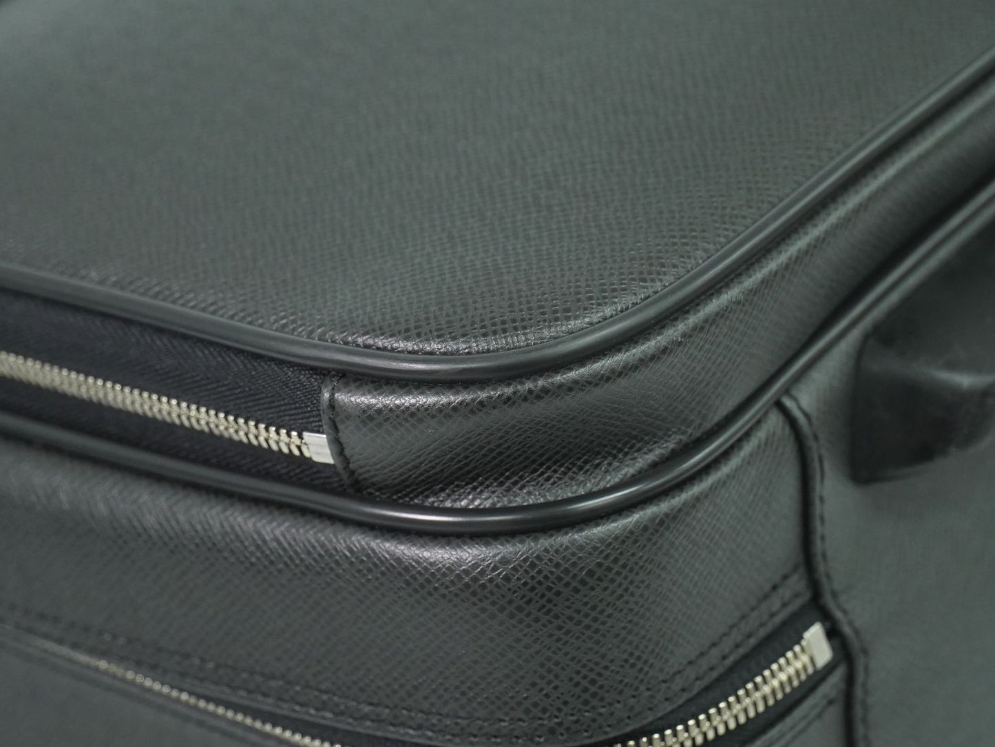 LOUIS VUITTON パイロットケース タイガ レザー アルドワーズ M23205