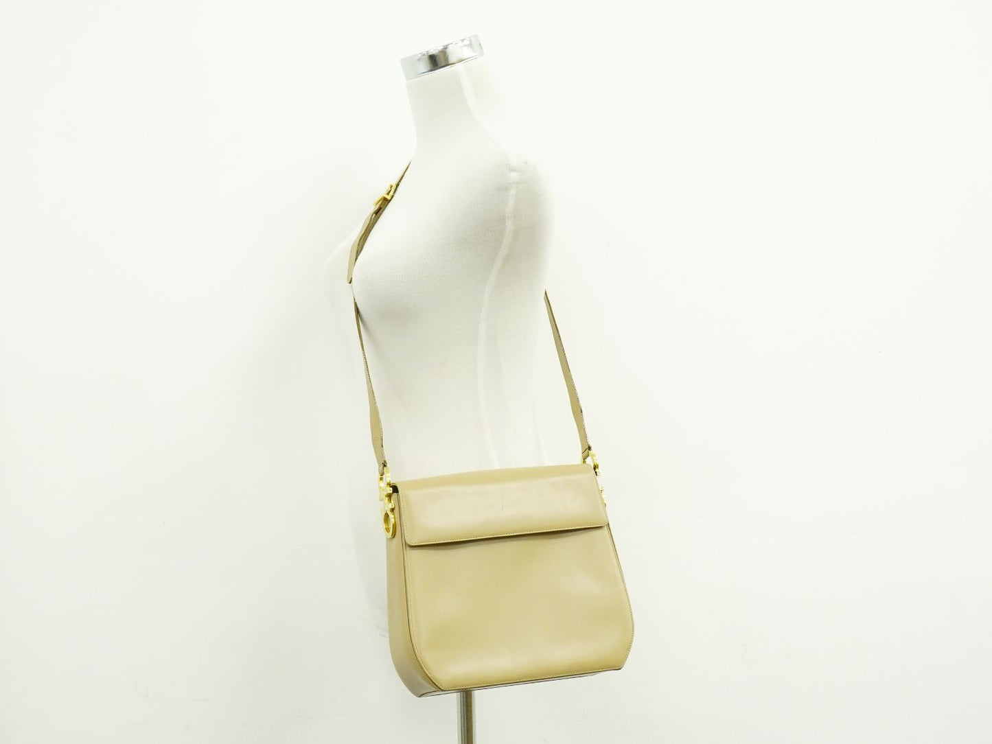 Salvatore Ferragamo ガンチーニ ショルダーバッグ ベージュ