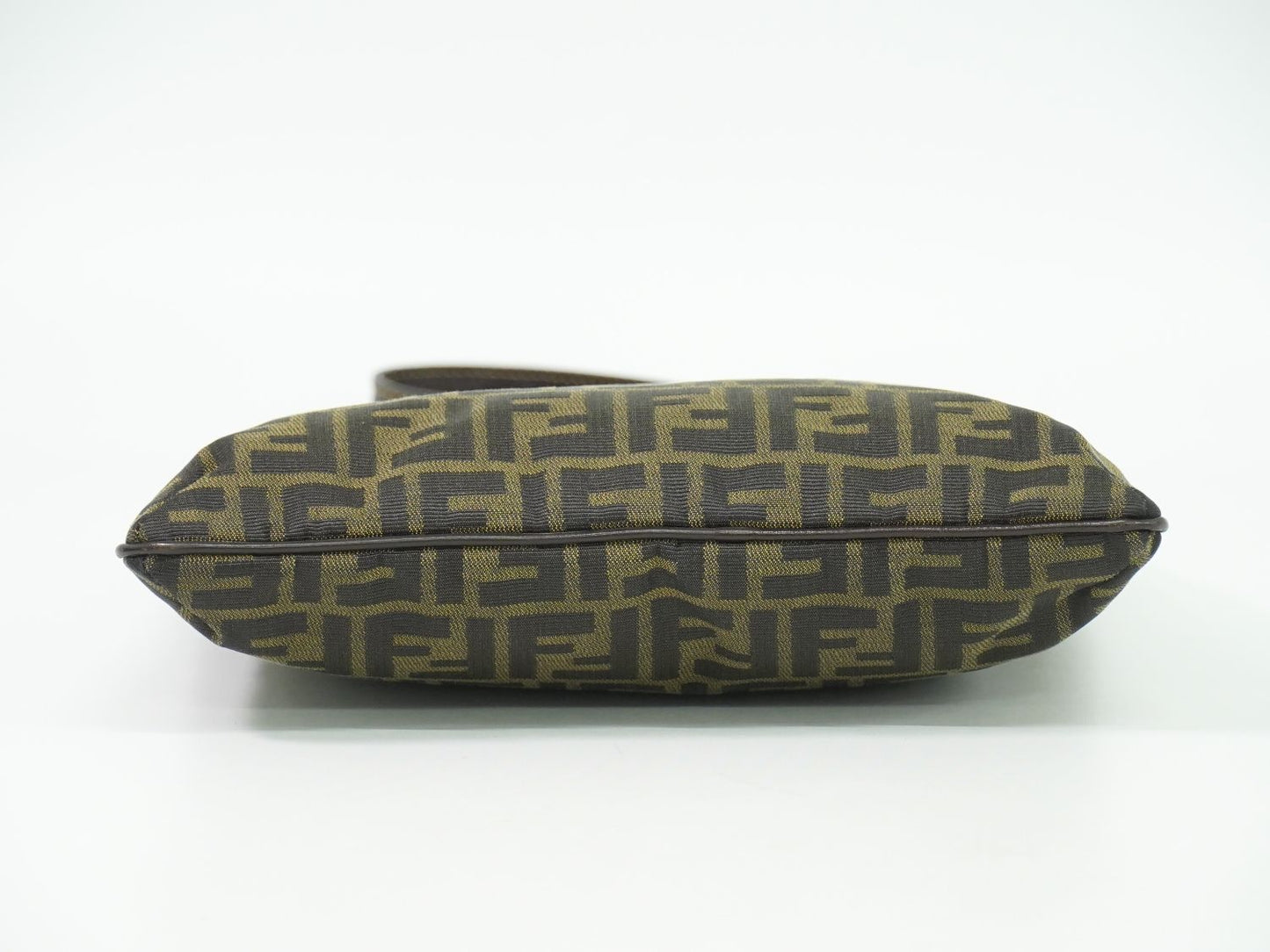 FENDI ズッカ ショルダーバッグ ブラウン