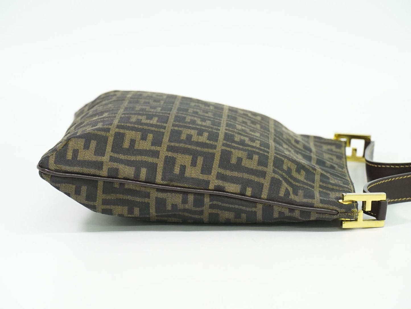 FENDI ズッカ ショルダーバッグ ブラウン