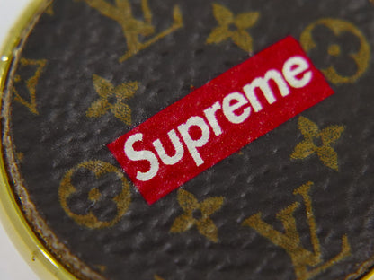LOUIS VUITTON LV × シュプリーム Supreme ピンバッチ モノグラム MP2076