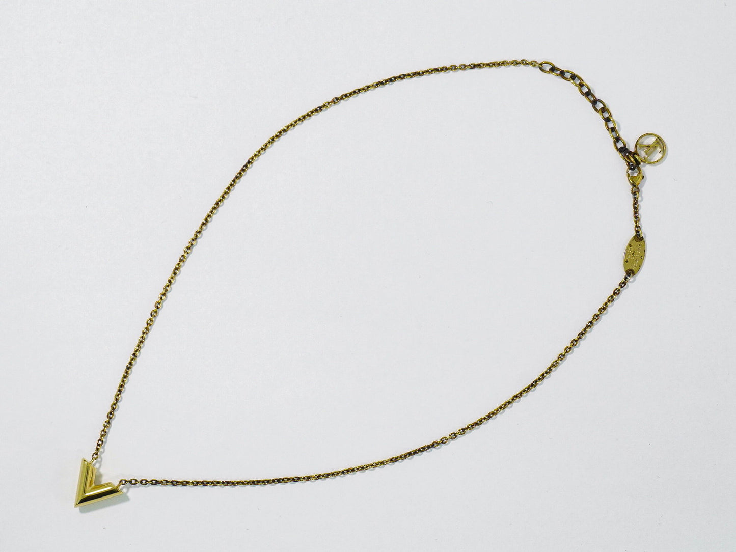 LOUIS VUITTON エセンシャル V ネックレス GP ゴールド M61083